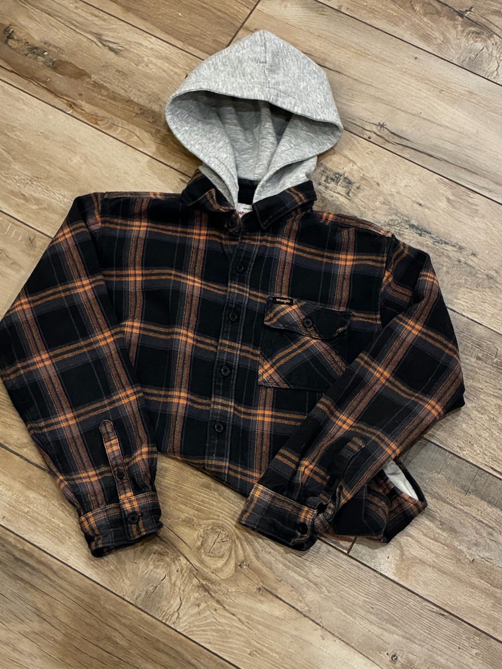 Wrangler men’s  Black & Tan Plaid Hooded Flannel Shirt